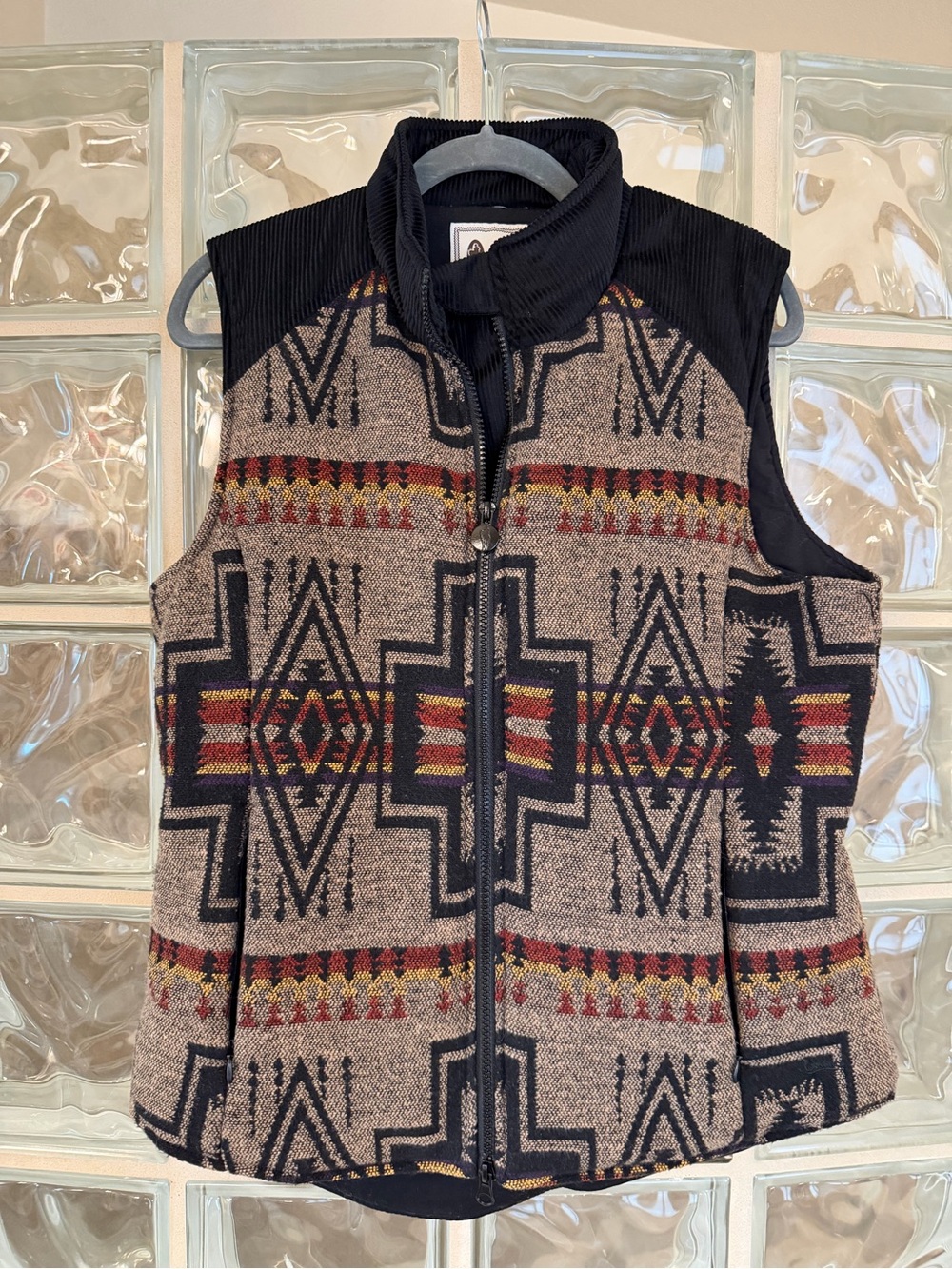 Aztec-Pattern Quilted Vest - Black & Brown